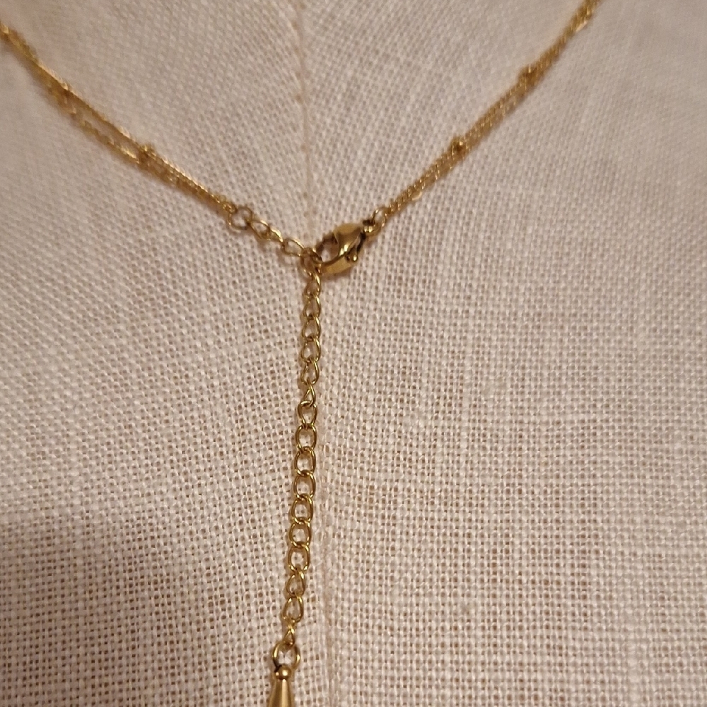 Elegant Gold Layered Necklace Set - Picture 3 of 5